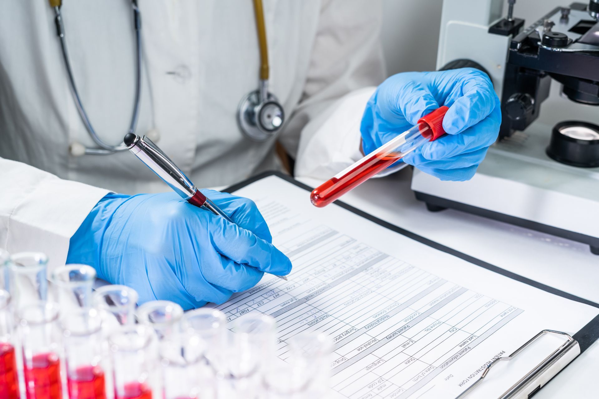 Proteina C reattiva (PCR): cosa succede quando si alza?