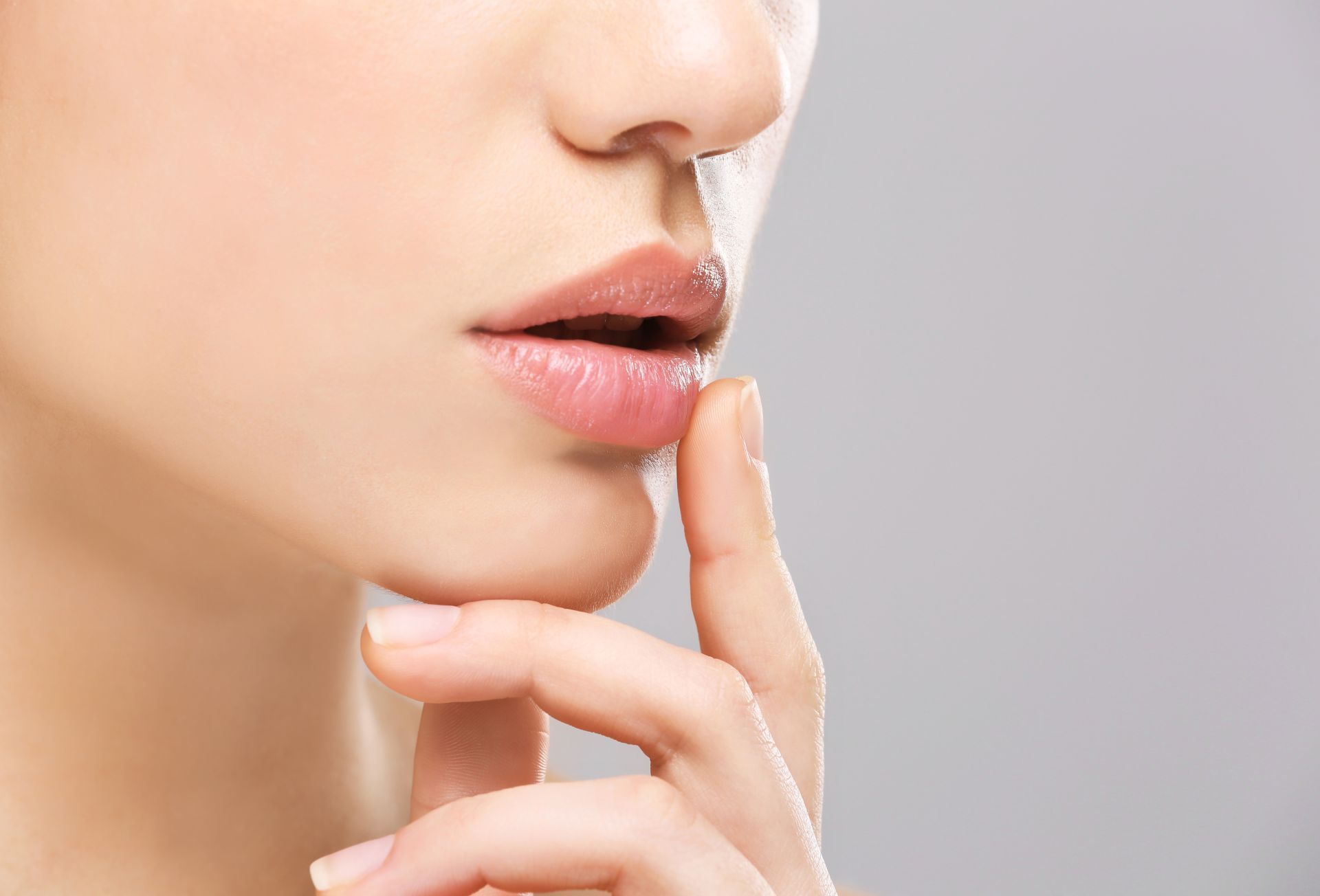 Herpes labiale: trattamenti, alimentazione e rimedi naturali