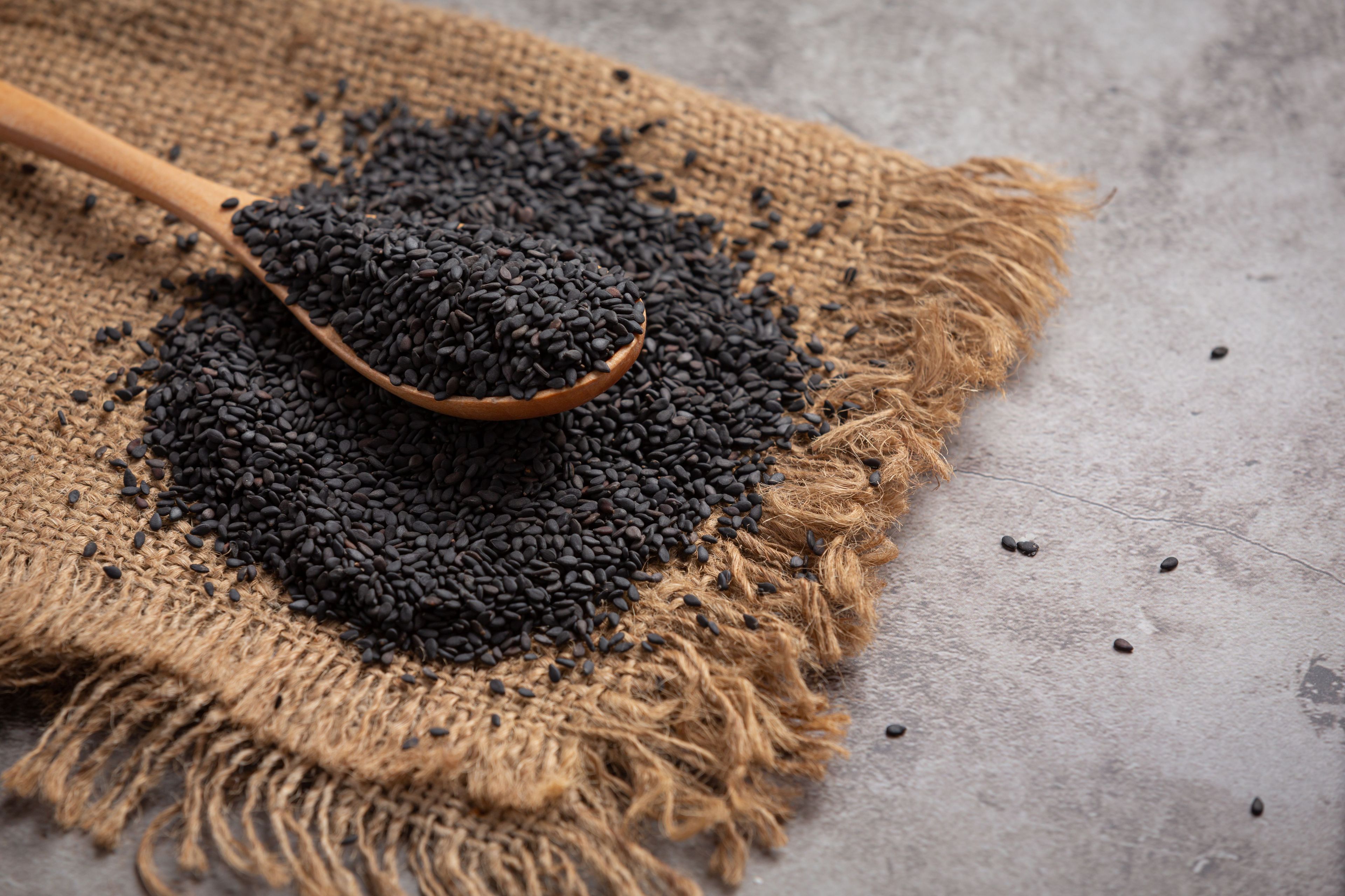 Cumino nero (Nigella sativa): proprietà, benefici e studi scientifici aggiornati