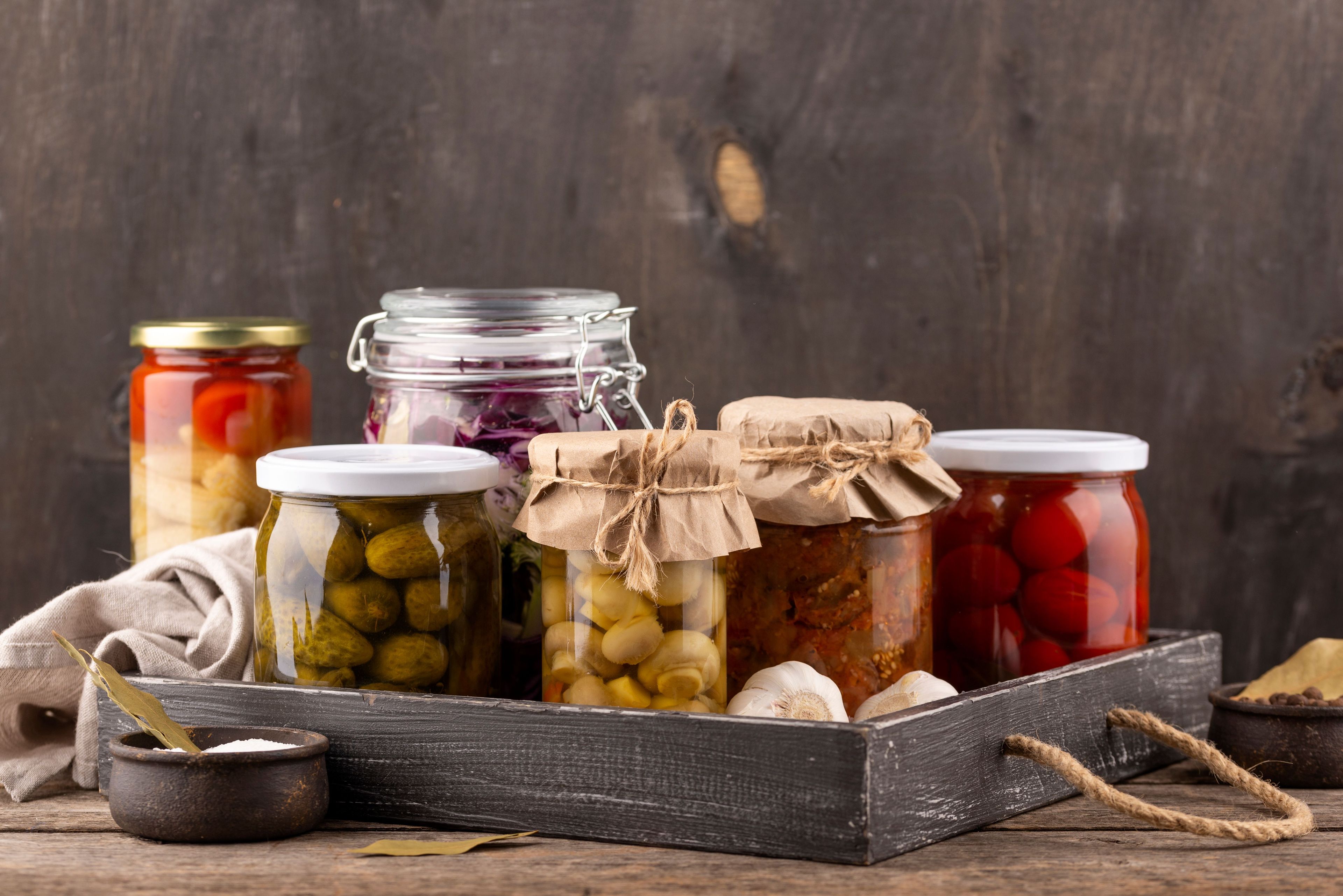 Botulino negli alimenti: come riconoscerlo, prevenirlo e intervenire