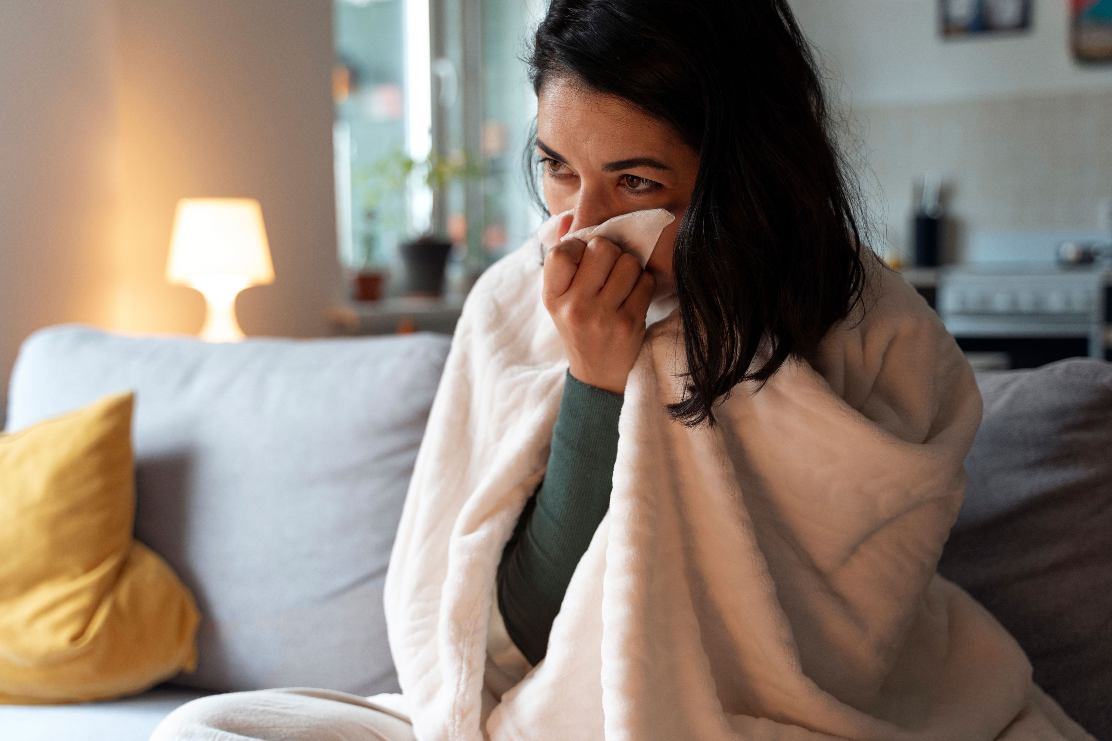 Distinguere raffreddore, influenza e COVID-19: guida pratica