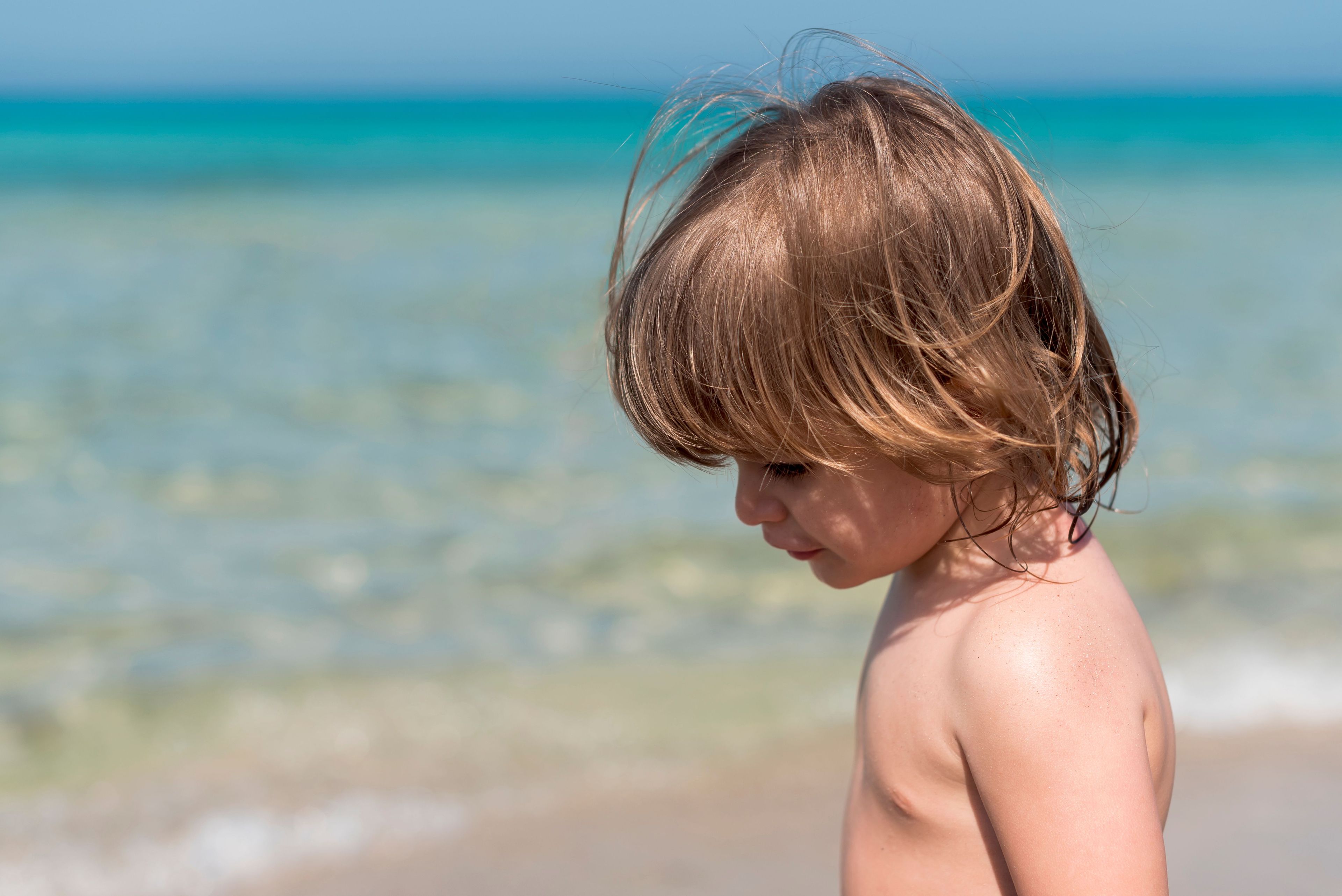 Otite in estate, come proteggere le orecchie dei bambini